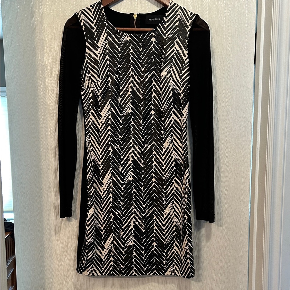 Minkpink Black & White Chevron Long Sleeve Shift Dress